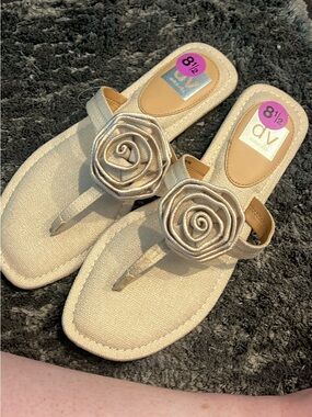 Gold Floral Thong Sandals for Women - Size 8½